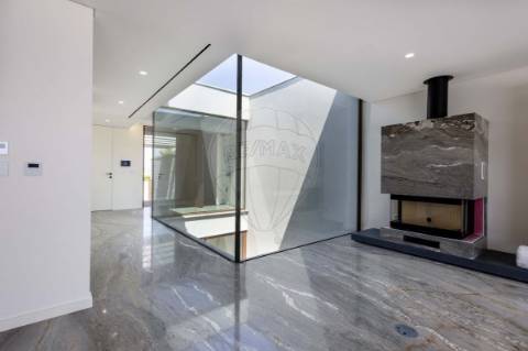 Moradia T4 para venda