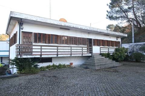 Moradia T5 para venda