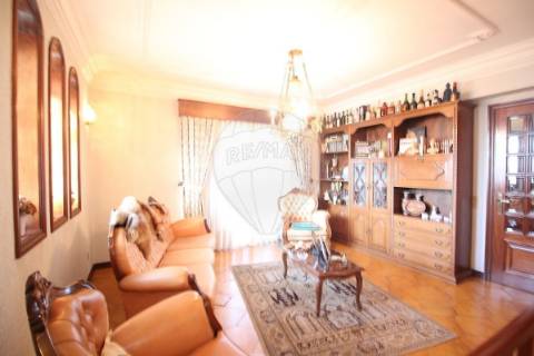 Moradia T5 para venda