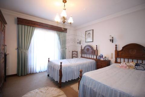 Moradia T5 para venda