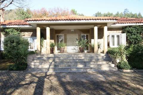 Moradia T4 para venda