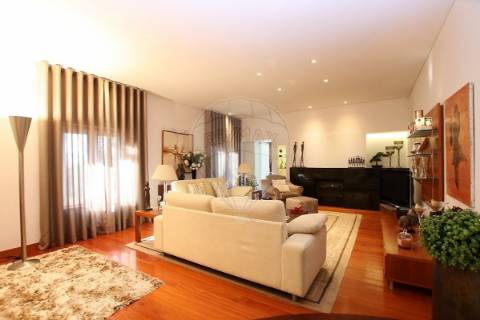 Moradia T4 para venda