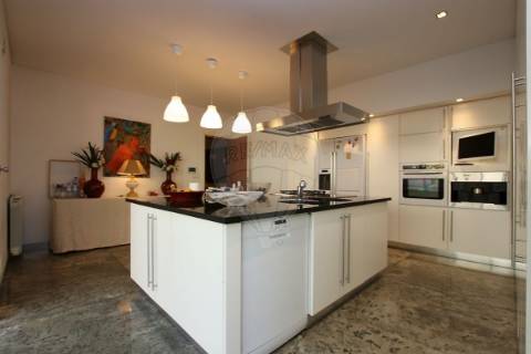 Moradia T4 para venda