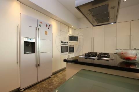 Moradia T4 para venda