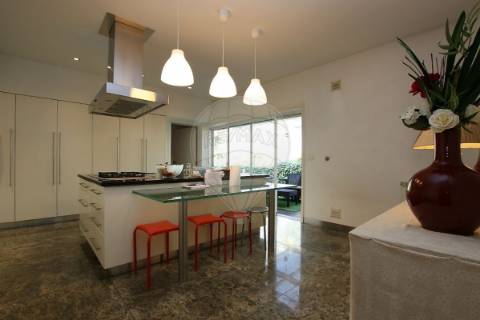 Moradia T4 para venda