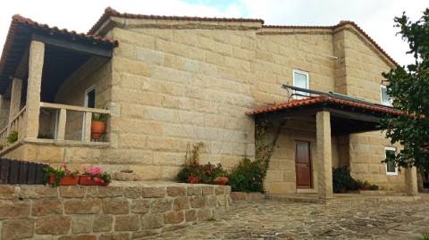 Moradia T4 para venda