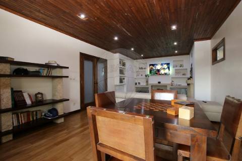 Moradia T4 para venda