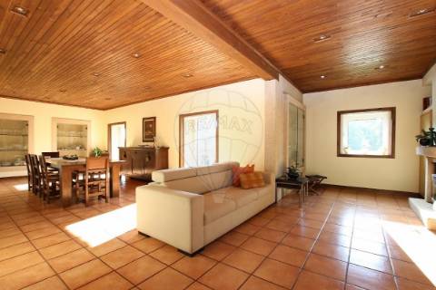 Moradia T4 para venda