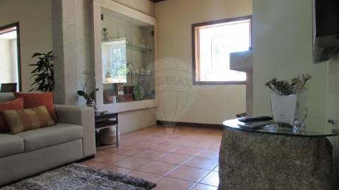 Moradia T4 para venda