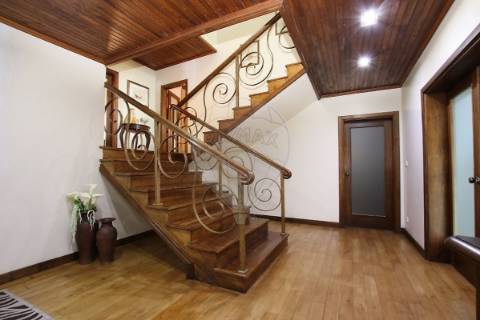 Moradia T4 para venda