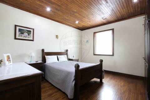 Moradia T4 para venda