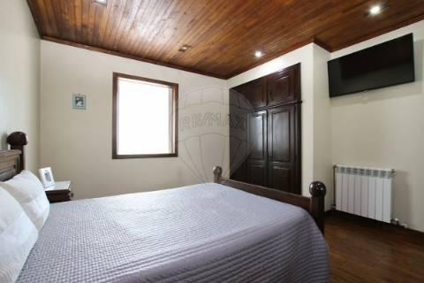 Moradia T4 para venda