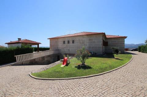 Moradia T4 para venda