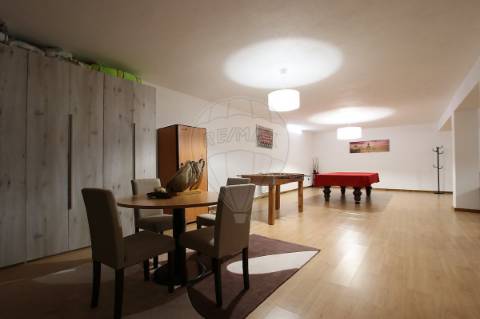 Moradia T4 para venda