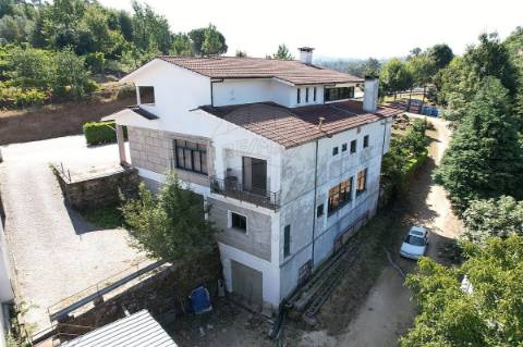 Moradia T4 para venda