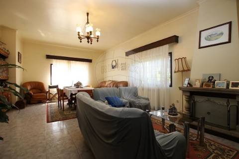 Moradia T4 para venda