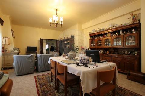 Moradia T4 para venda