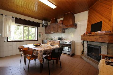 Moradia T4 para venda