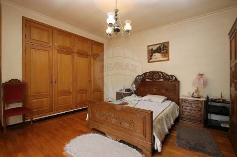 Moradia T4 para venda