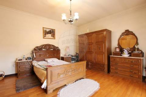 Moradia T4 para venda