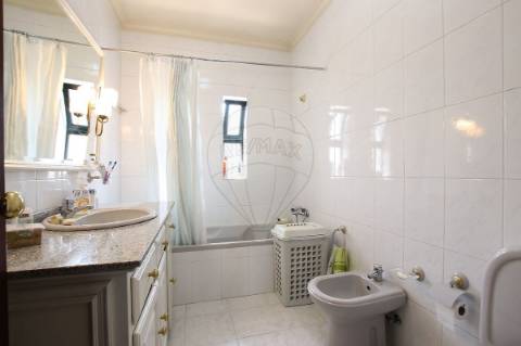 Moradia T4 para venda