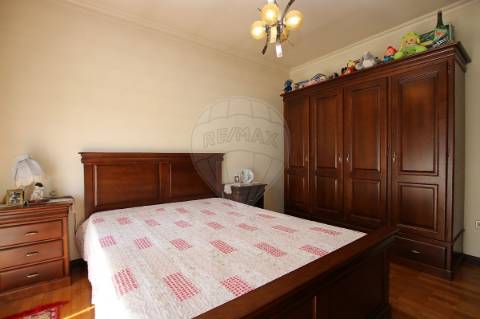 Moradia T4 para venda