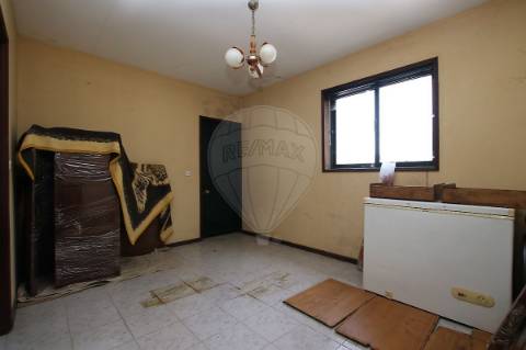 Moradia T4 para venda