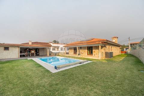 Moradia T4 para venda