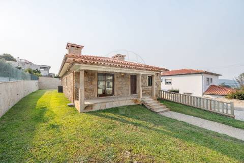 Moradia T4 para venda