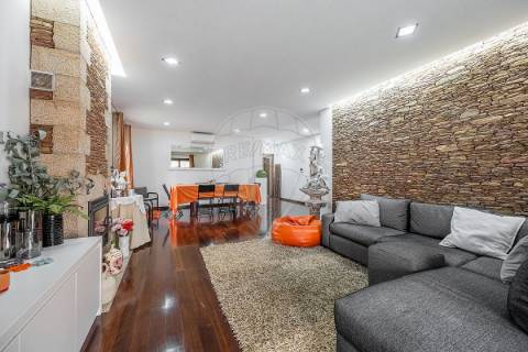 Moradia T4 para venda