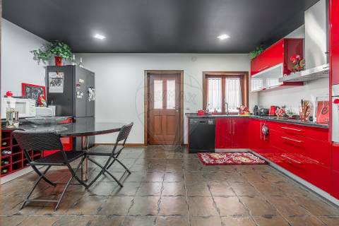 Moradia T4 para venda