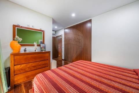 Moradia T4 para venda