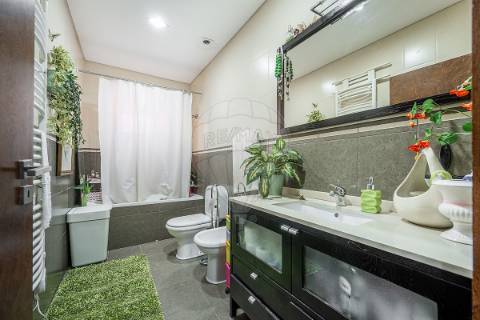 Moradia T4 para venda