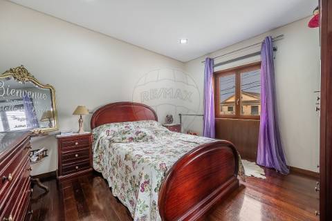 Moradia T4 para venda