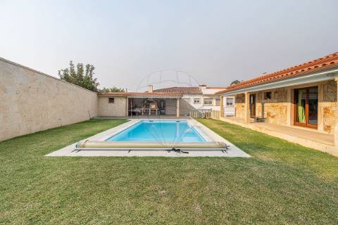 Moradia T4 para venda