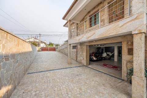 Moradia T4 para venda