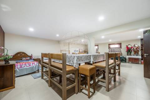 Moradia T4 para venda