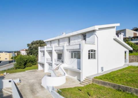 Moradia T5 para venda