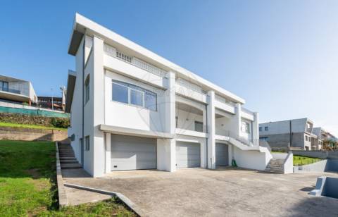 Moradia T5 para venda