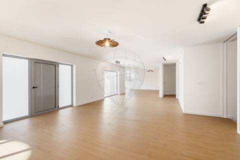 Moradia T5 para venda