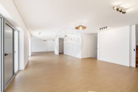 Moradia T5 para venda