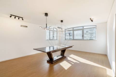 Moradia T5 para venda