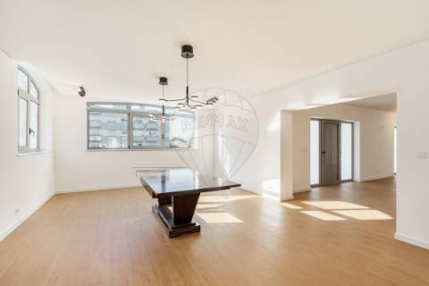 Moradia T5 para venda