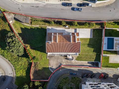 Moradia T5 para venda