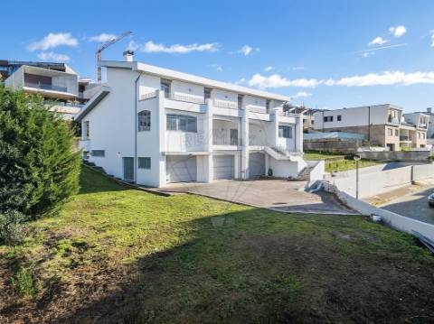 Moradia T5 para venda