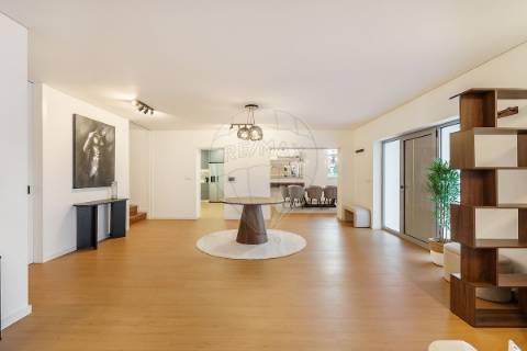 Moradia T5 para venda