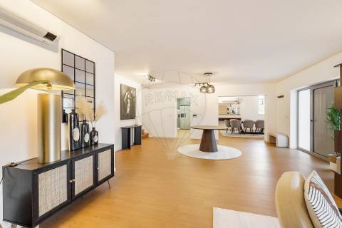 Moradia T5 para venda