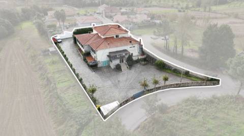 Moradia T5 para venda