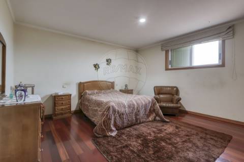 Moradia T5 para venda