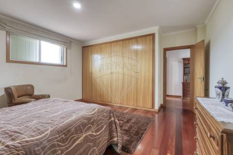 Moradia T5 para venda